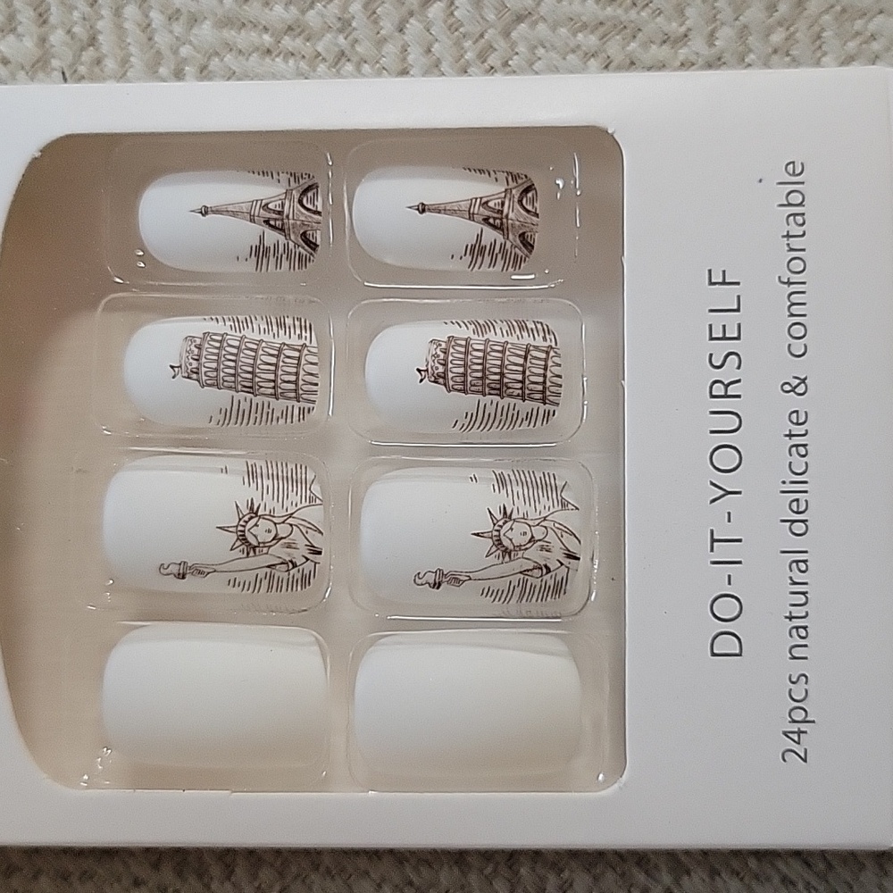 VACATION LANDMARK Press-On Nails - Picture 4 of 4